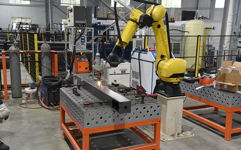 2 sets Welding robot combine consistent platework togethef98